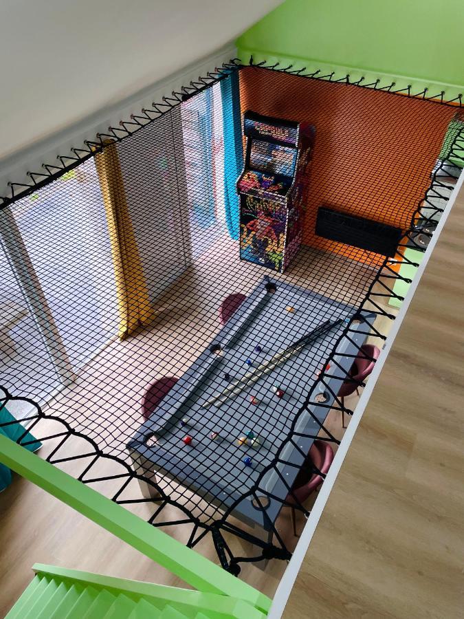 Capsule Forever Young - Jacuzzi - Sauna - Billard - Arcade De Jeux - Netflix & Home Cinema - Ping Pong Hastiere-par-dela エクステリア 写真