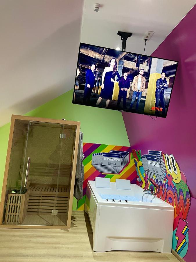 Capsule Forever Young - Jacuzzi - Sauna - Billard - Arcade De Jeux - Netflix & Home Cinema - Ping Pong Hastiere-par-dela エクステリア 写真