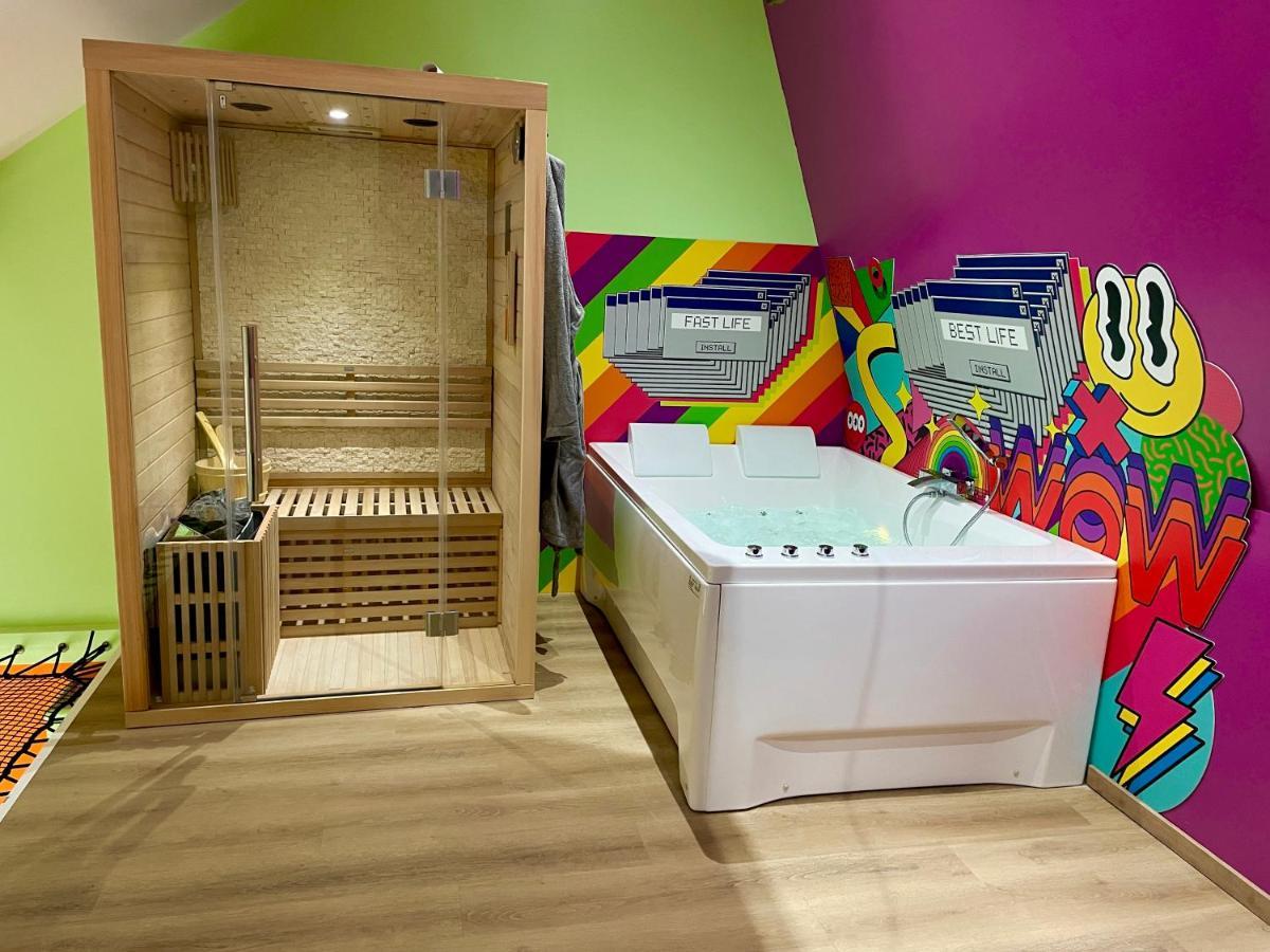 Capsule Forever Young - Jacuzzi - Sauna - Billard - Arcade De Jeux - Netflix & Home Cinema - Ping Pong Hastiere-par-dela エクステリア 写真