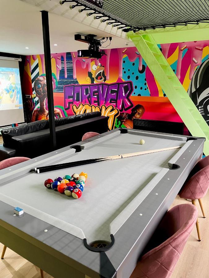 Capsule Forever Young - Jacuzzi - Sauna - Billard - Arcade De Jeux - Netflix & Home Cinema - Ping Pong Hastiere-par-dela エクステリア 写真